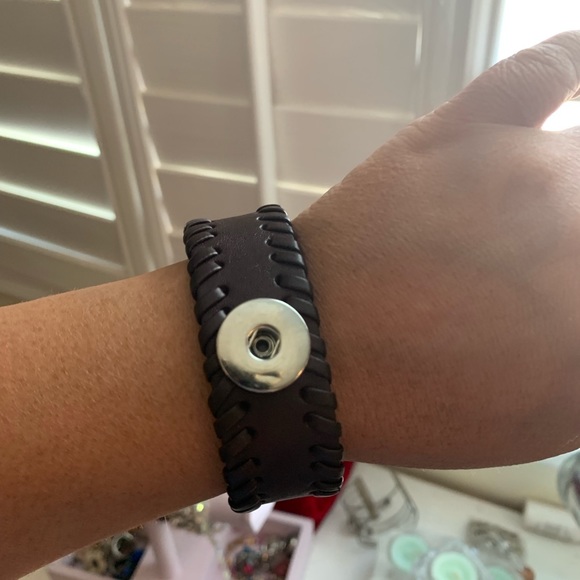 Leather Ginger Snap bracelet Noosa - Picture 2 of 3